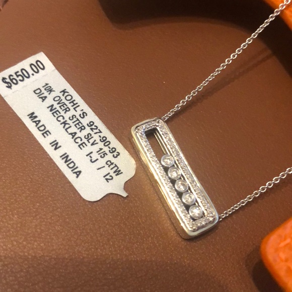 Diamond bar necklace with five moving diamonds. - Picture 5 of 7